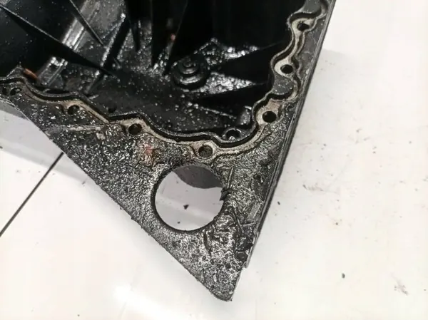 Nissan Primera Motoroljepanna 2003 1.9L 8200066133 image 2