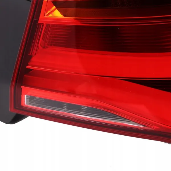 Luz Traseira Direita BMW F20 F21 LCI OEM 7359018 image 4