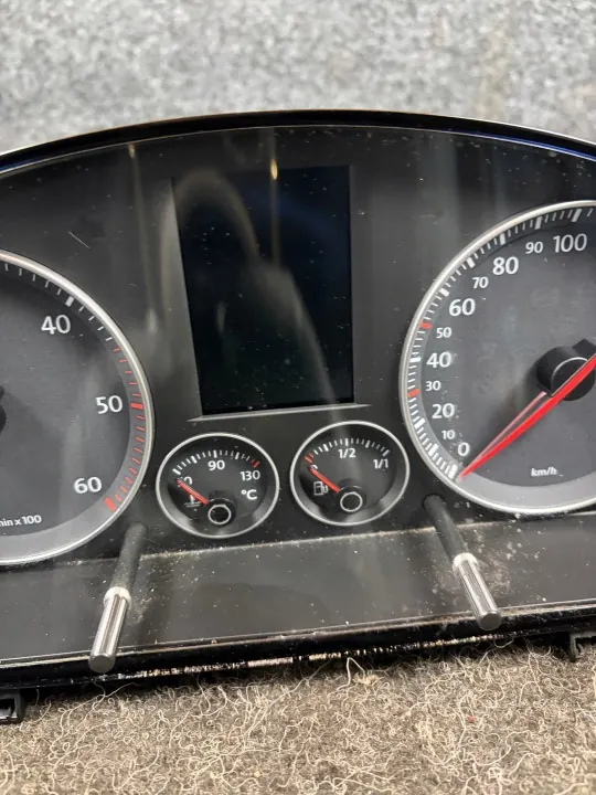 VW Touran I 2.0 TDI Mittaristo OEM 1T0920872A image 3