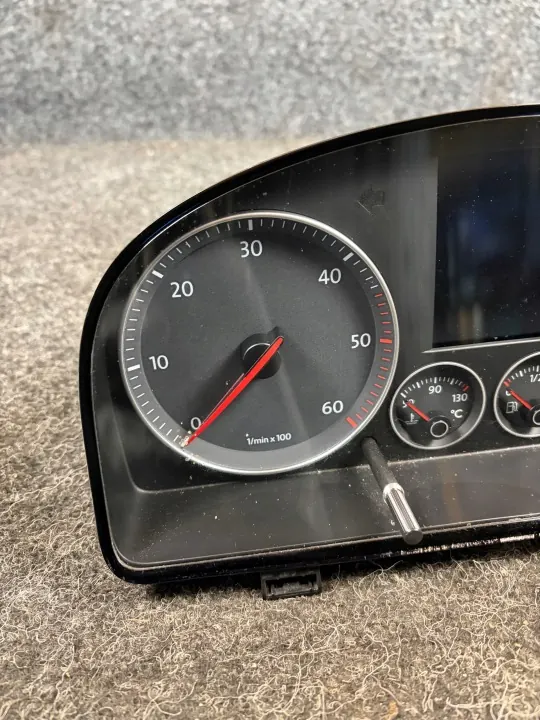 VW Touran I 2.0 TDI Mittaristo OEM 1T0920872A image 4