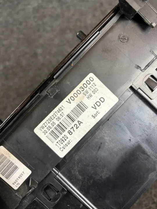 VW Touran I 2.0 TDI Mittaristo OEM 1T0920872A image 7