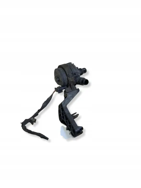 Pompe à eau BMW 530E G30 OEM 6834923 - Occasion image 2