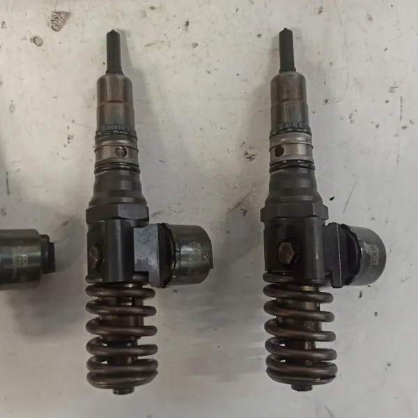Pompe à carburant VW Touran I 2.0 TDI OEM 0414720402 image 4