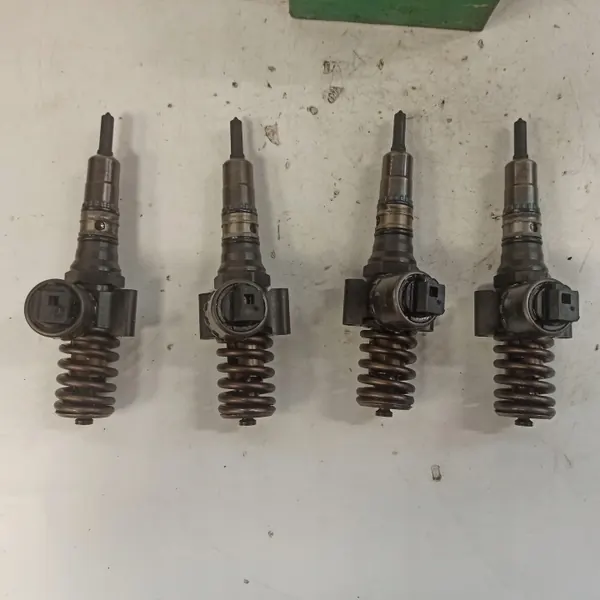 Pompe à carburant VW Touran I 2.0 TDI OEM 0414720402 image 6