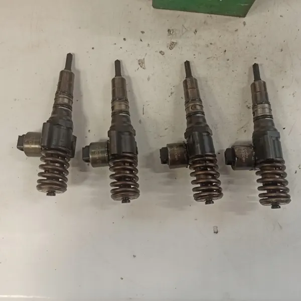 Pompe à carburant VW Touran I 2.0 TDI OEM 0414720402 image 7