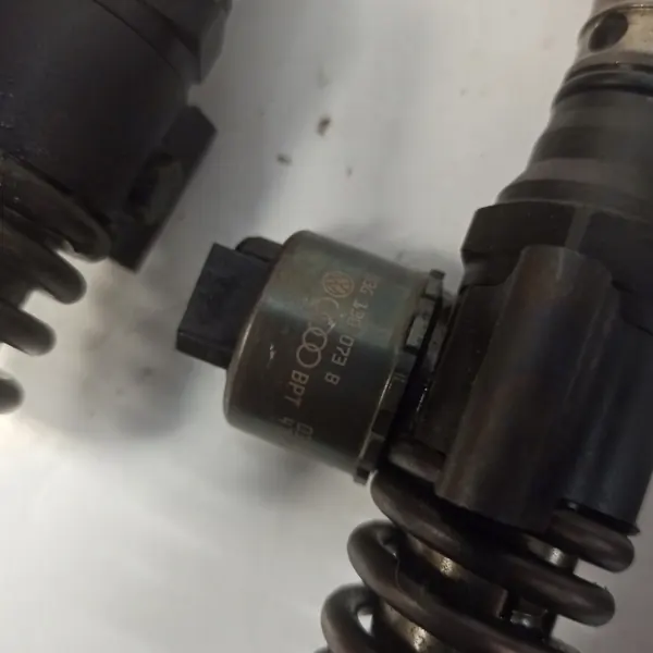 Pompe à carburant VW Touran I 2.0 TDI OEM 0414720402 image 8