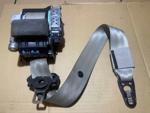 Audi A4 B8 PAS Säkerhet Höger Fram OEM 8K1857706K image 2