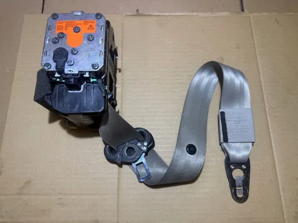 Audi A4 B8 PAS Säkerhet Höger Fram OEM 8K1857706K image 3