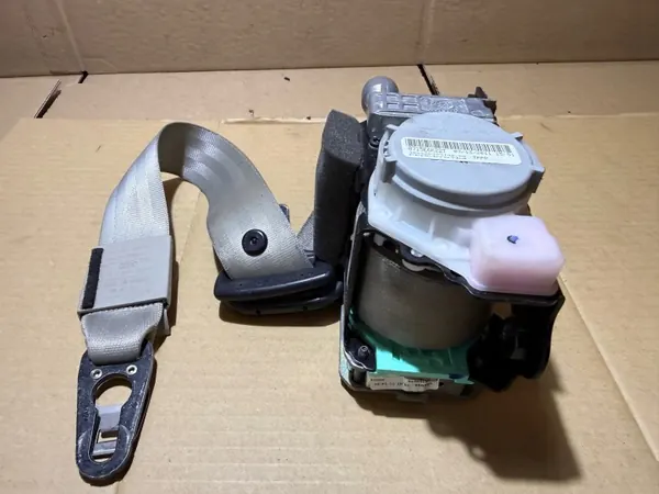 Audi A4 B8 PAS Säkerhet Höger Fram OEM 8K1857706K image 5