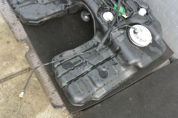 BMW F16 F15 bränsletank dieselpump 7164253 image 5