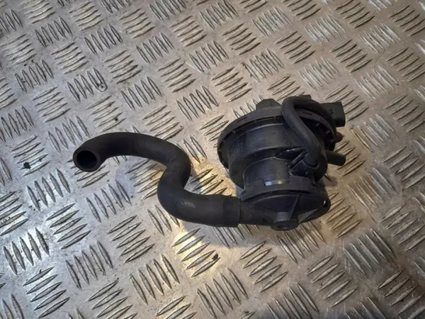 Pompe à eau Audi Q7 OEM 7L8906271A - Occasion image 2