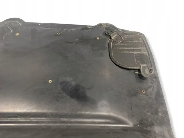 Cache moteur arrière Chevrolet Corvette C8 image 4