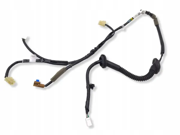 Harness de maletero Toyota GT86 OEM 81811CA020 image 3
