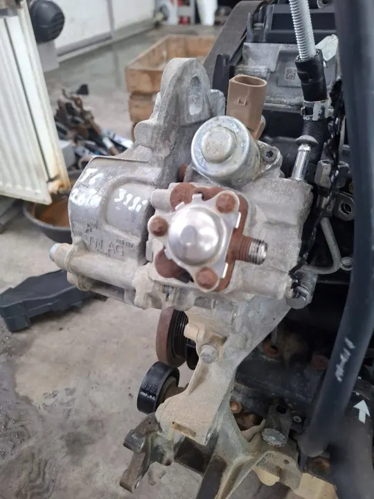 Bomba combustível alta pressão OEM 28472762 - Usado image 2