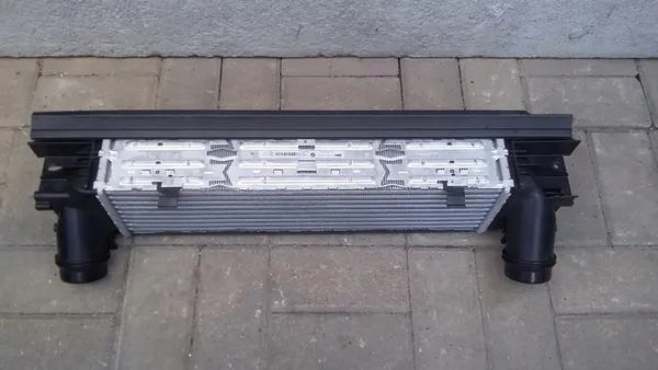 BMW M5 F90 M6 F06 F12 Enfriador de aceite 2284260 image 3