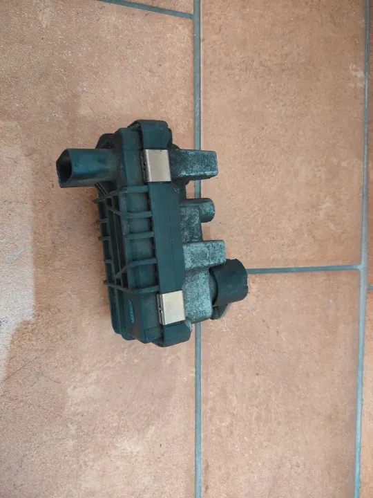 Mercedes Turbinecontroller OEM 6NW008412 Gebruikt image 2