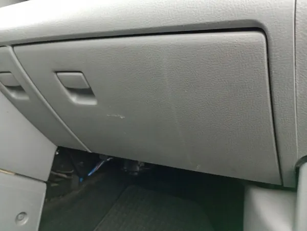 Mazda 2 II 03-07 Passagerarhandskfack OEM MM-0303-22 image 4
