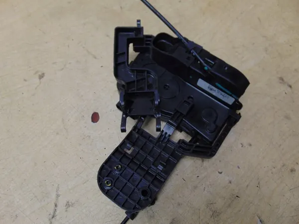 Bakre vänstra dörrlås KIA VENGA 814101P000 image 6