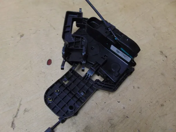 Bakre vänstra dörrlås KIA VENGA 814101P000 image 7