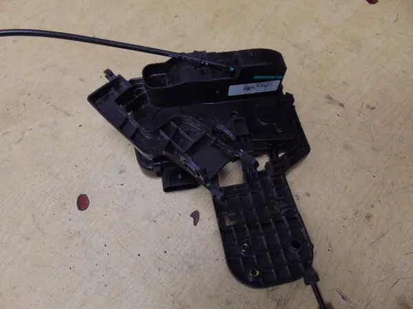 Bakre vänstra dörrlås KIA VENGA 814101P000 image 8