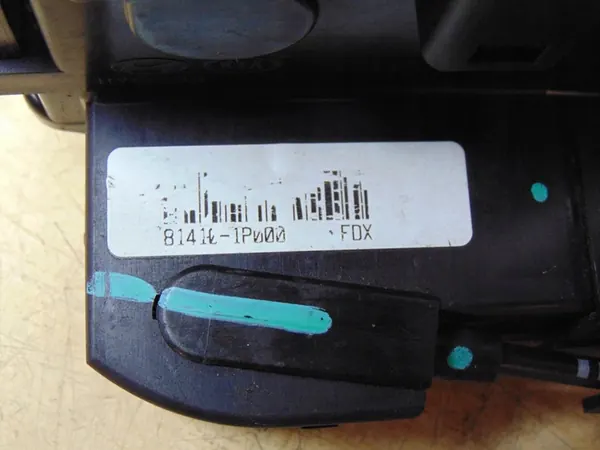 Bakre vänstra dörrlås KIA VENGA 814101P000 image 9