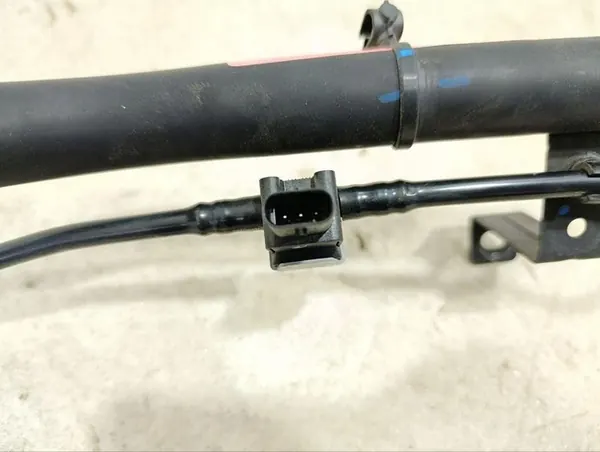 Fuel Distributor Pipe Jeep Wagoneer 2022 68424159AD image 4