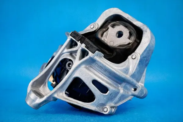 Moottorin tuki oikea Audi A6 4K C8 A7 4K8 2.0TFSI 4M0199372GJ image 2