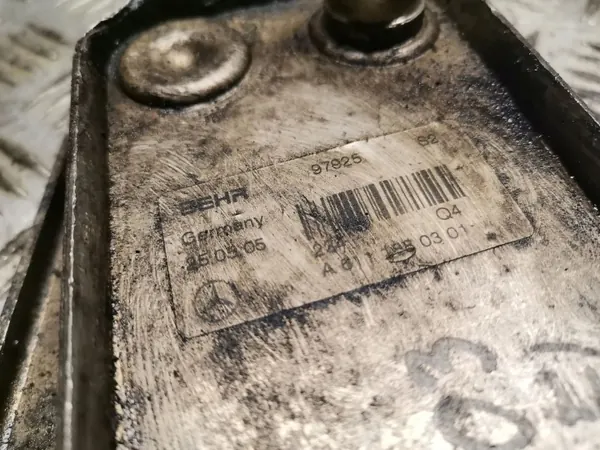 Arrefecedor óleo caixa Mercedes-Benz C W203 OEM 6111880301 image 4