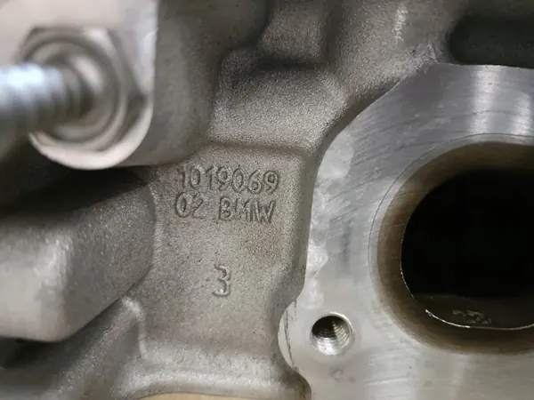 BMW Cylinderhuvud Höger 1-4 cyl OEM 7852459 image 5
