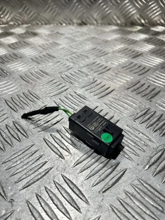 Tomada USB OEM 98538616ZD para Opel Frontera C image 2
