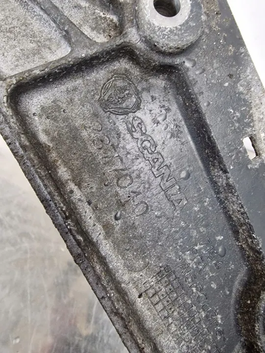 Base de Montaje ECU Motor Scania OEM 2377040 - Usado image 3