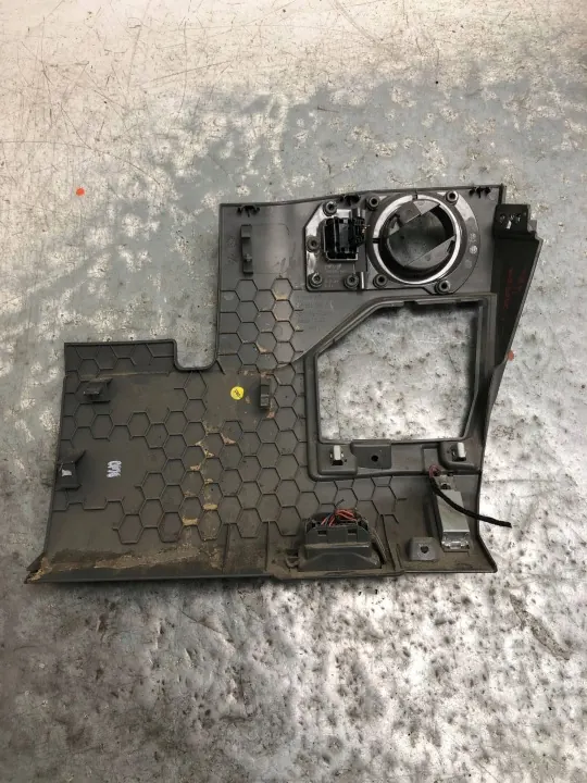 Carcasa consola inferior OEM 7C1858365B VW Crafter II image 4