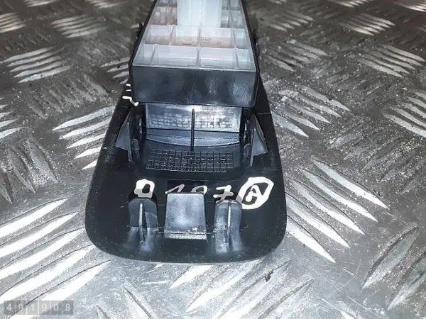 Ford Focus Strömbrytare OEM AM-491908 - Begagnad Del image 4