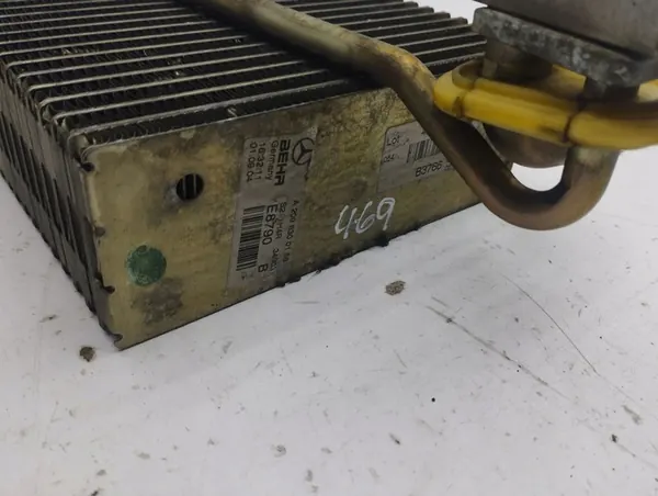 A/C Lämmitinradiaattori Mercedes-Benz C W203 2004 A2098300158 image 4