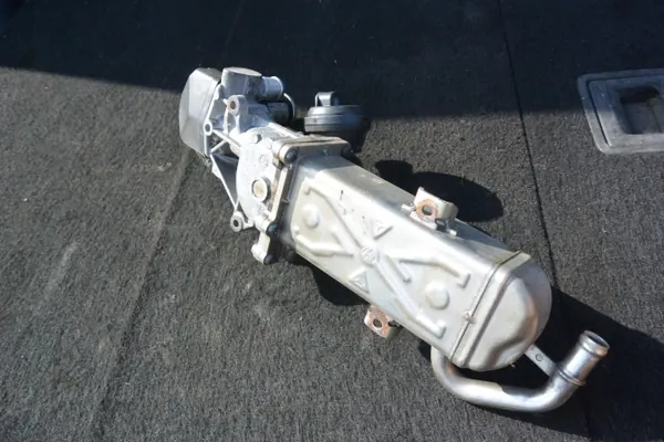 EGR-jäähdytinventtiili OEM 03L131512C SEAT Golf VI:lle image 8