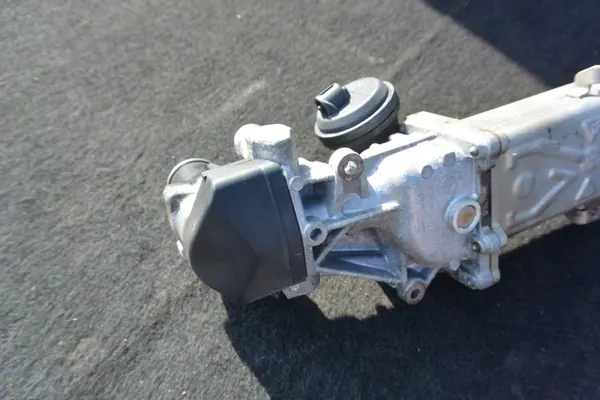 EGR-jäähdytinventtiili OEM 03L131512C SEAT Golf VI:lle image 9