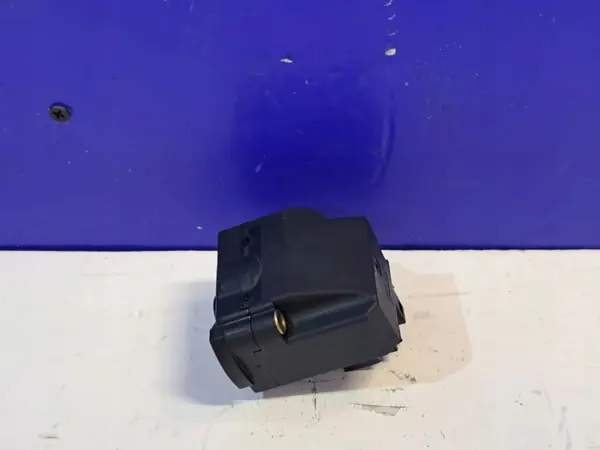 Gebrauchtes Saab OE OEM 32021798 Kombi-Teil image 2