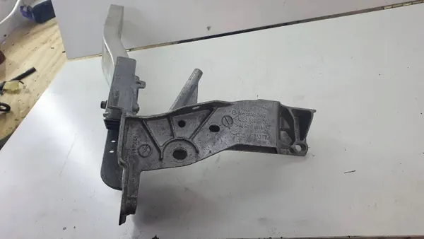 OEM 2536210700 Clip cinto dianteiro direito Mercedes image 4