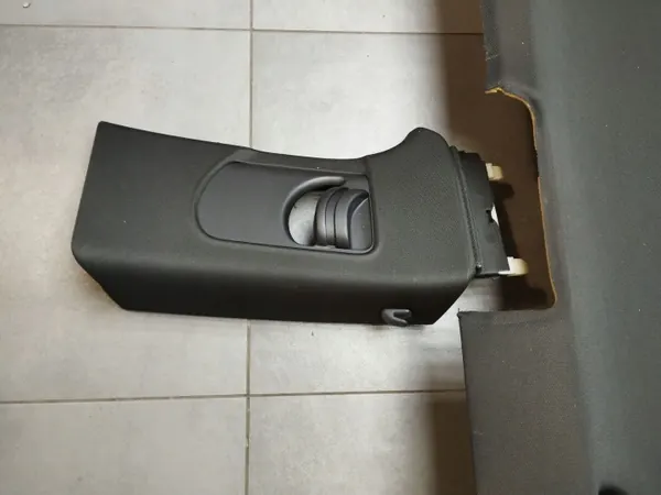 Clip de Plafonnier Audi OE d'Occasion OEM 8V3867505K image 6