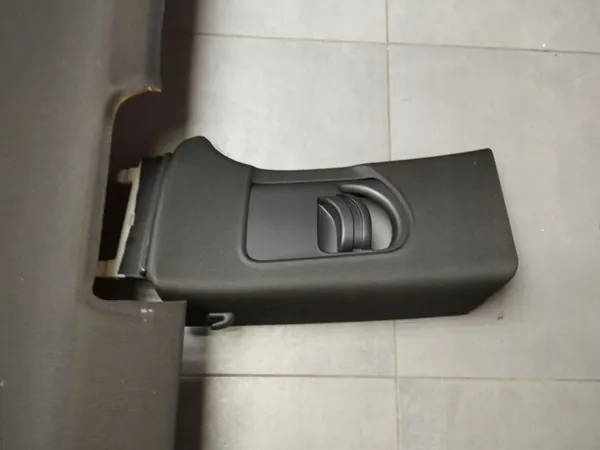 Clip de Plafonnier Audi OE d'Occasion OEM 8V3867505K image 7