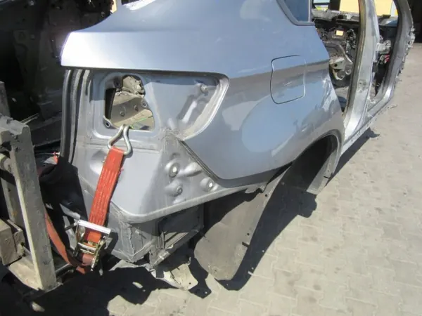 BMW X6 E71 Taka Lattia & Lokasuojat OEM 4x4OE003621 image 10