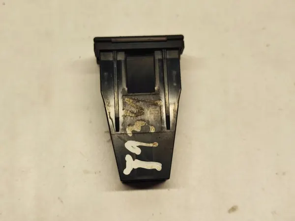 Tomada USB Mitsubishi Outlander OEM K152041 2015 image 10