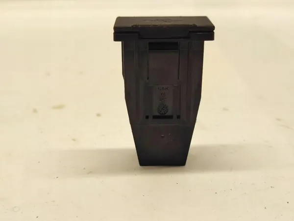 Tomada USB Mitsubishi Outlander OEM K152041 2015 image 4