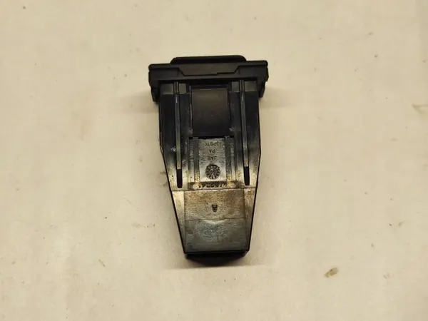 Tomada USB Mitsubishi Outlander OEM K152041 2015 image 9