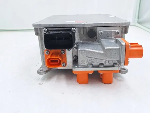 VW Passat GTE Akkulaturi OEM 5QE915682M image 4