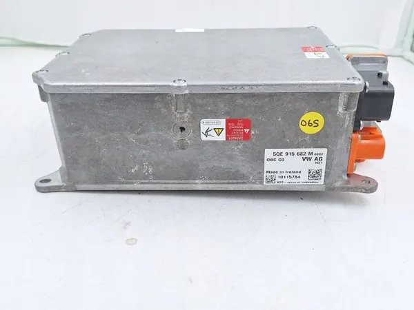 VW Passat GTE Akkulaturi OEM 5QE915682M image 5