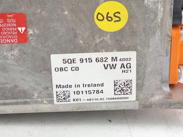 VW Passat GTE Akkulaturi OEM 5QE915682M image 6