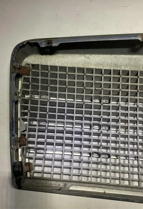 Grille de radiateur Mercedes-Benz S W126 OEM 1268880423 image 6