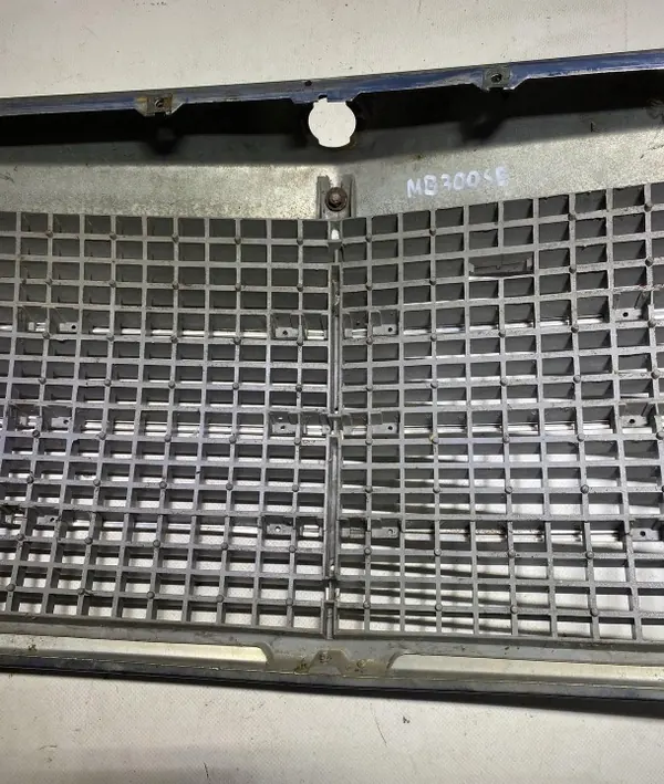 Grille de radiateur Mercedes-Benz S W126 OEM 1268880423 image 7