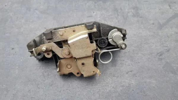 VW Transporter T4 Takaluukun Kahva 701829239E image 2